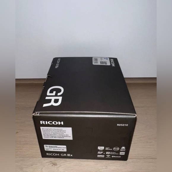 Ricoh GR IIIx W40MM F2.8 Digital Camera Black 15286 - BRAND NEW - Picture 3 of 5